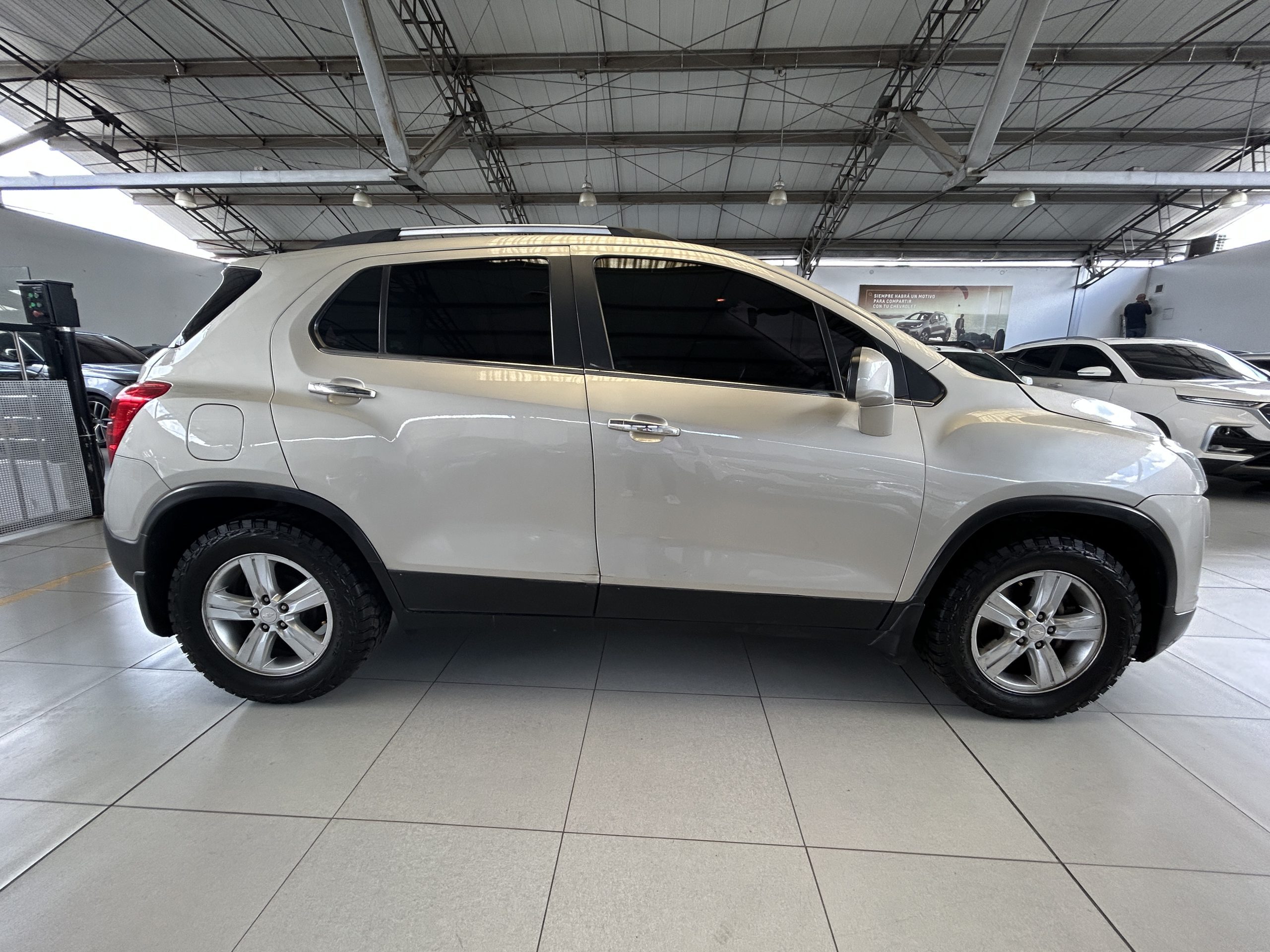 TRACKER FWD LT AT 2016