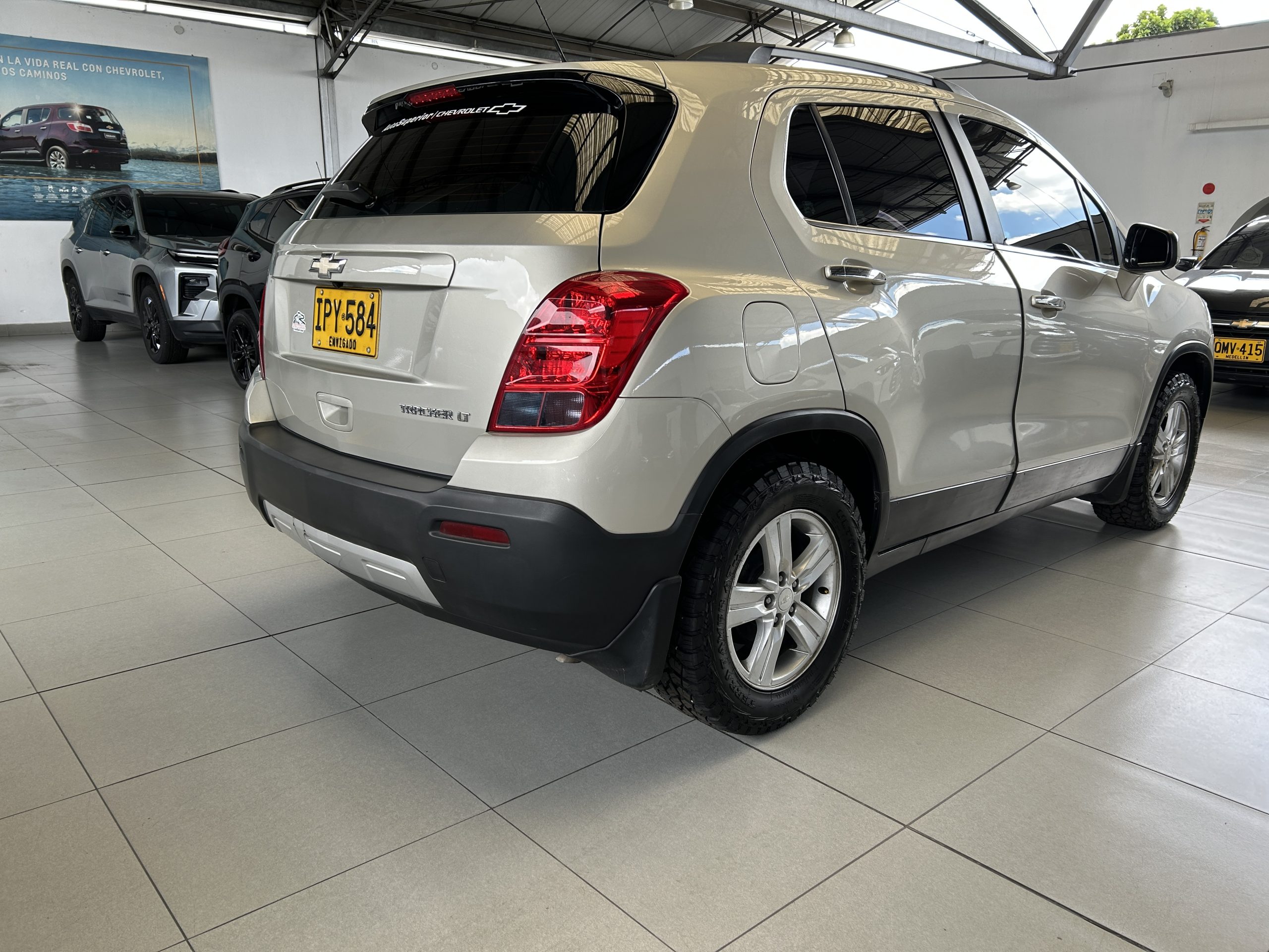 TRACKER FWD LT AT 2016