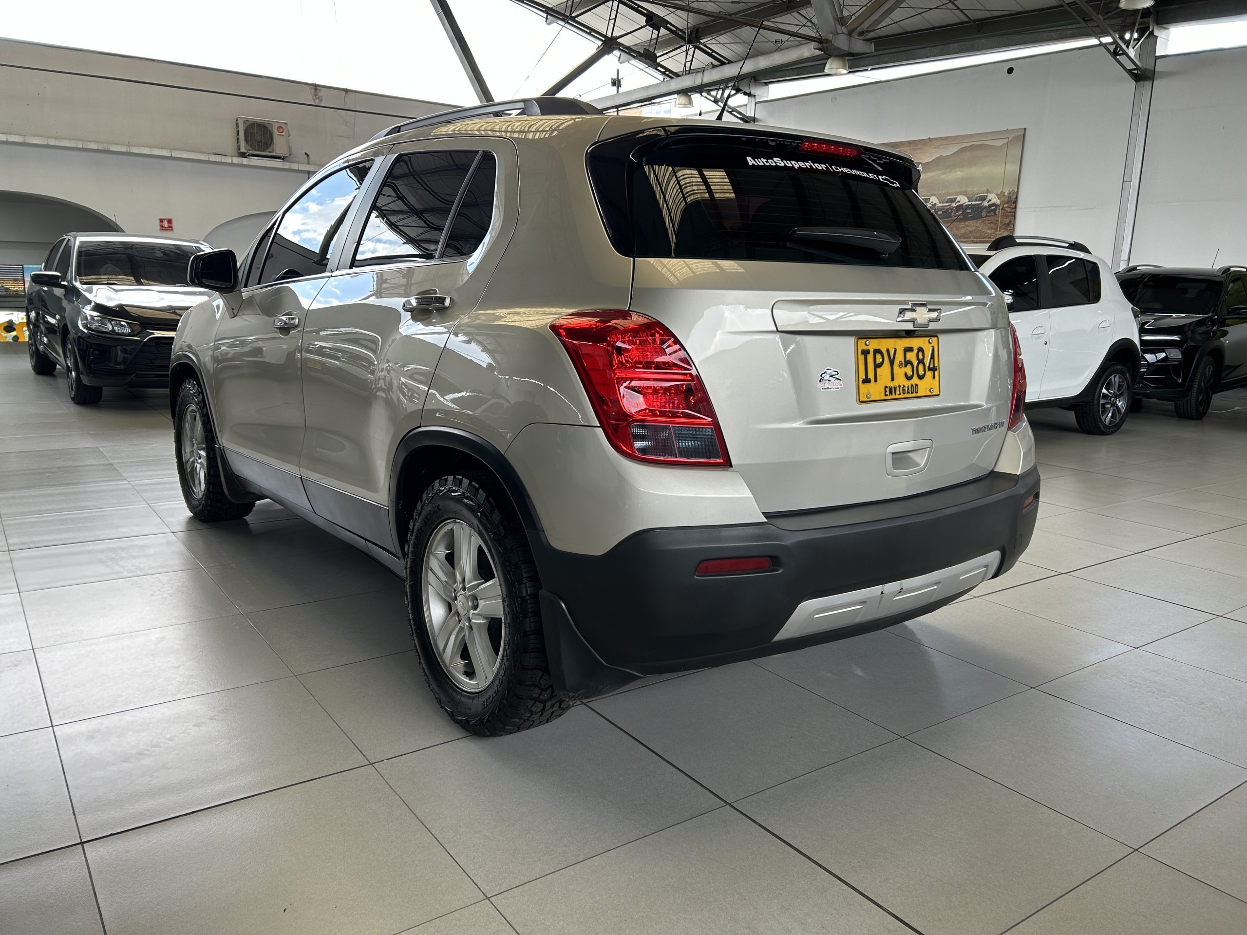 TRACKER FWD LT AT 2016