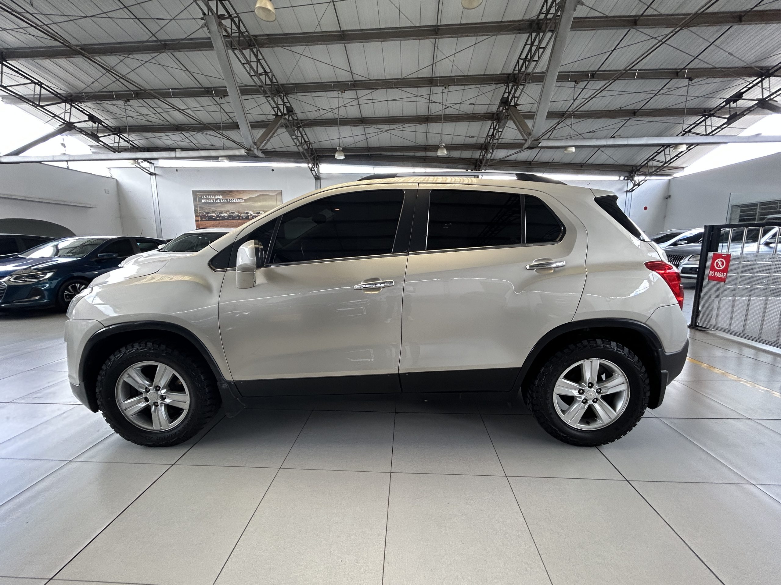 TRACKER FWD LT AT 2016