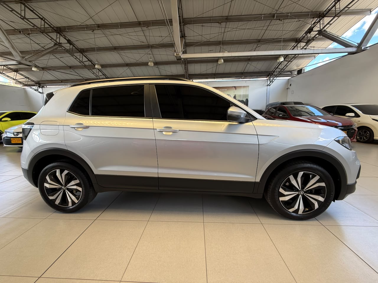 
								VOLKSWAGEN T-CROSS TRENDLINE TP 1000CC T 6AB ABS CT R17 full									
