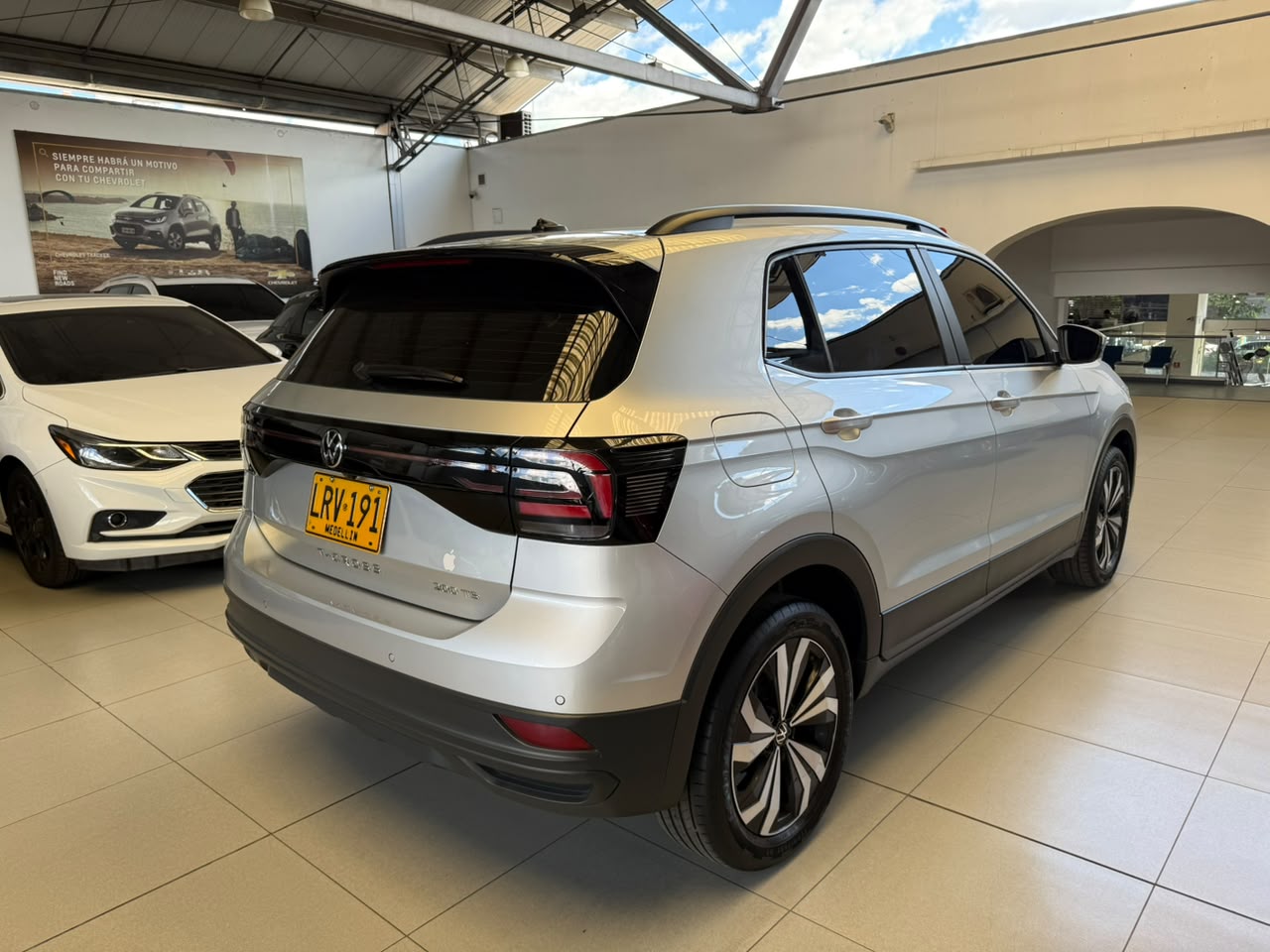 
								VOLKSWAGEN T-CROSS TRENDLINE TP 1000CC T 6AB ABS CT R17 full									