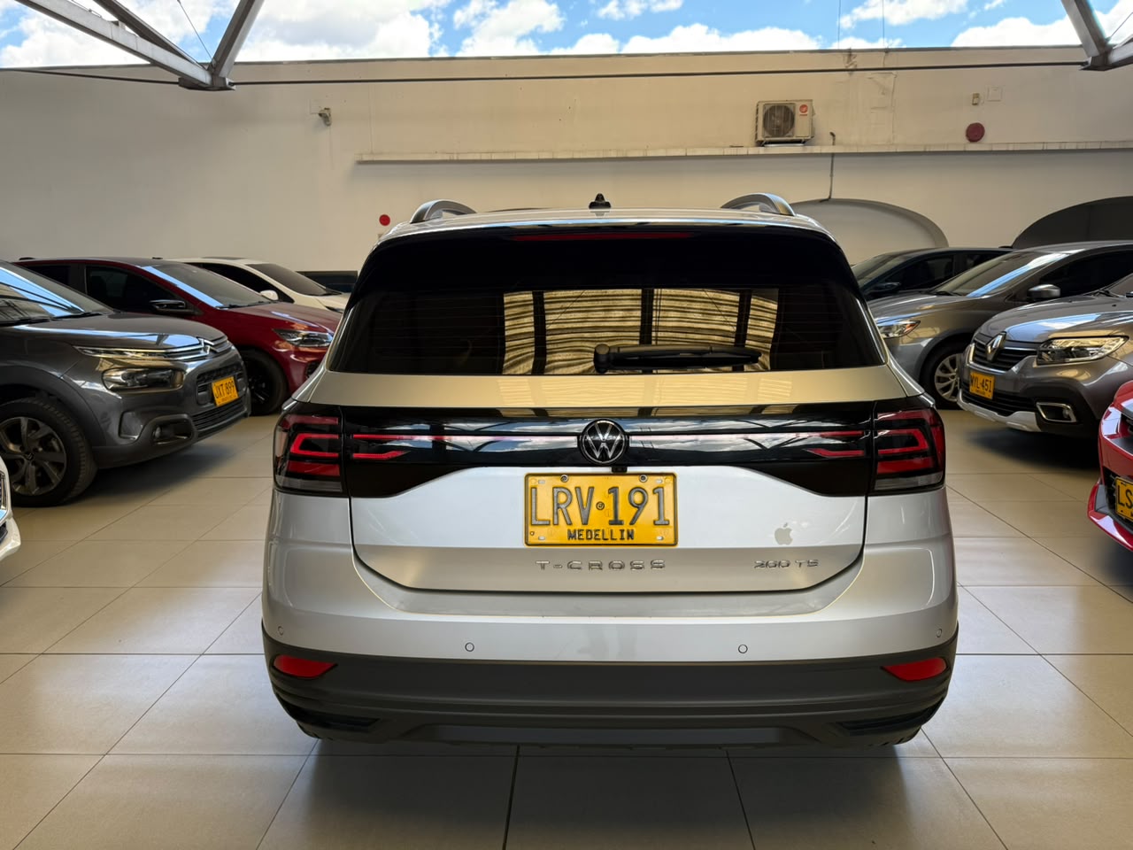 
								VOLKSWAGEN T-CROSS TRENDLINE TP 1000CC T 6AB ABS CT R17 full									