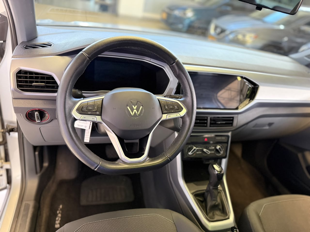 
								VOLKSWAGEN T-CROSS TRENDLINE TP 1000CC T 6AB ABS CT R17 full									