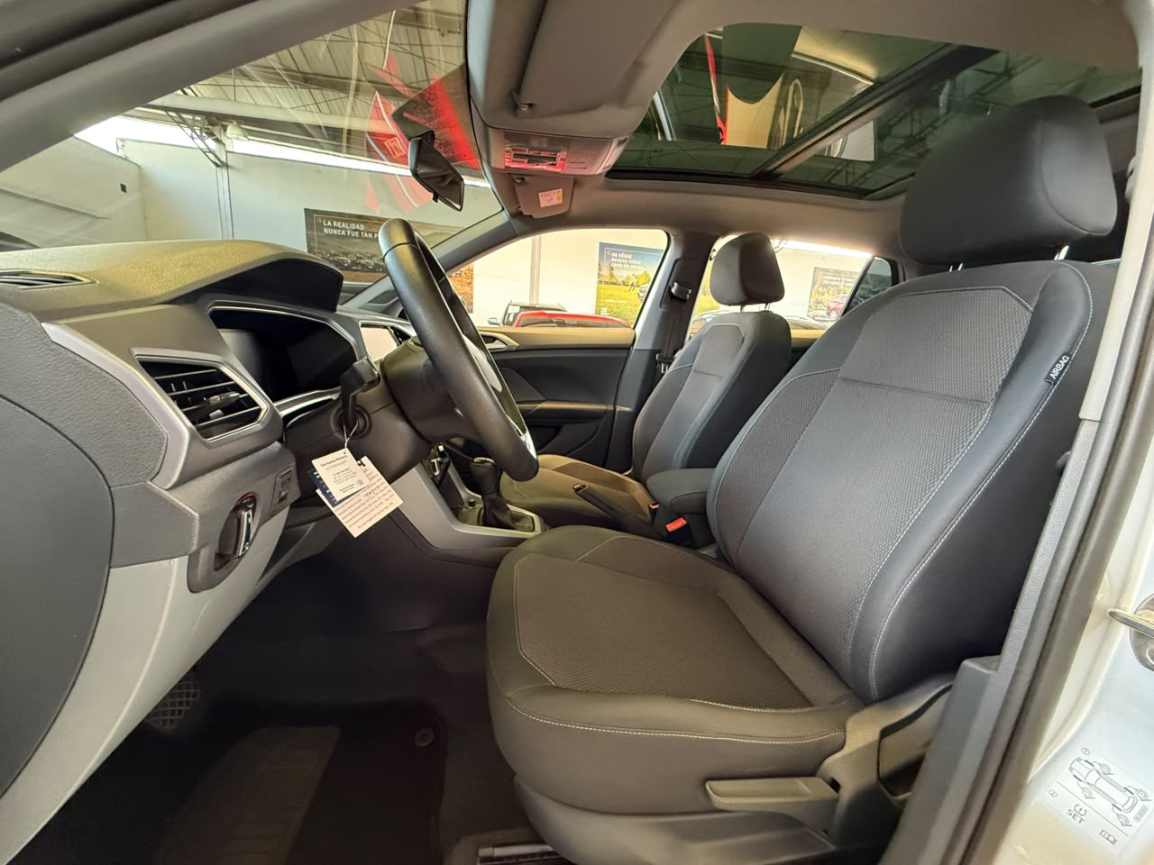 
								VOLKSWAGEN T-CROSS TRENDLINE TP 1000CC T 6AB ABS CT R17 full									