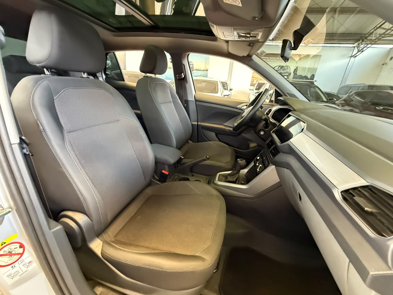 
								VOLKSWAGEN T-CROSS TRENDLINE TP 1000CC T 6AB ABS CT R17 full									