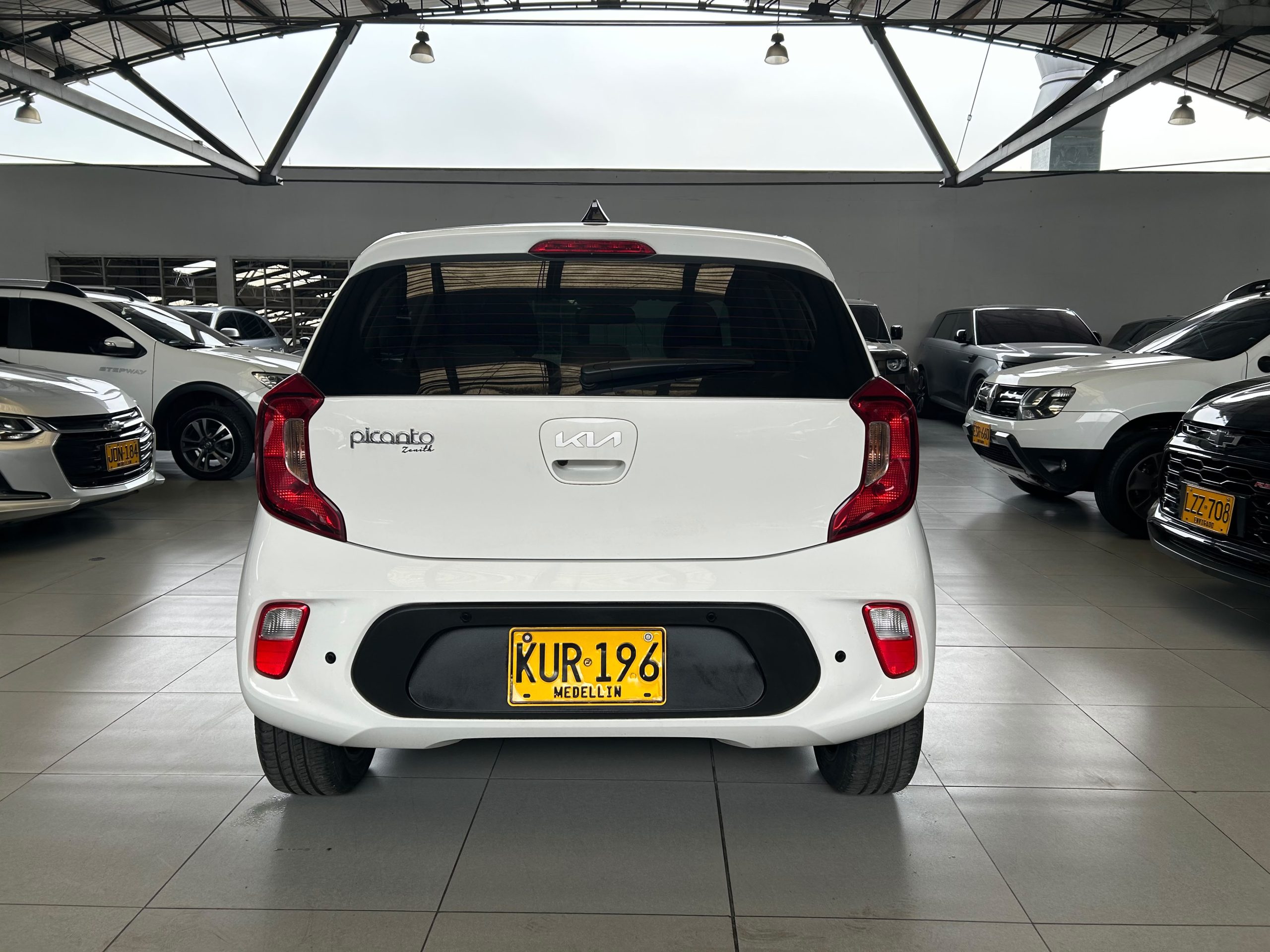 
								KIA PICANTO ZENITH AT full									