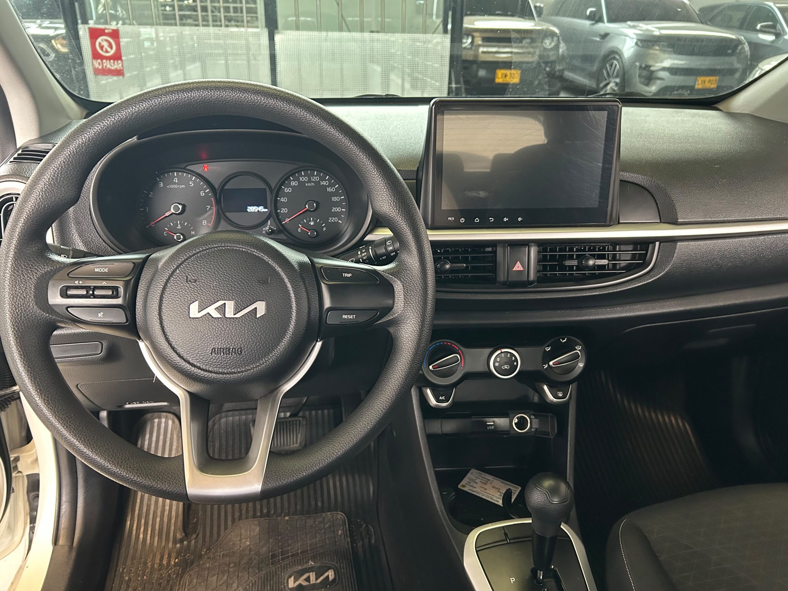 
								KIA PICANTO ZENITH AT full									